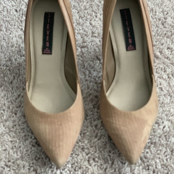 Steven by Steve Madden Beige Suede heel (No box) - Picture 2 of 4
